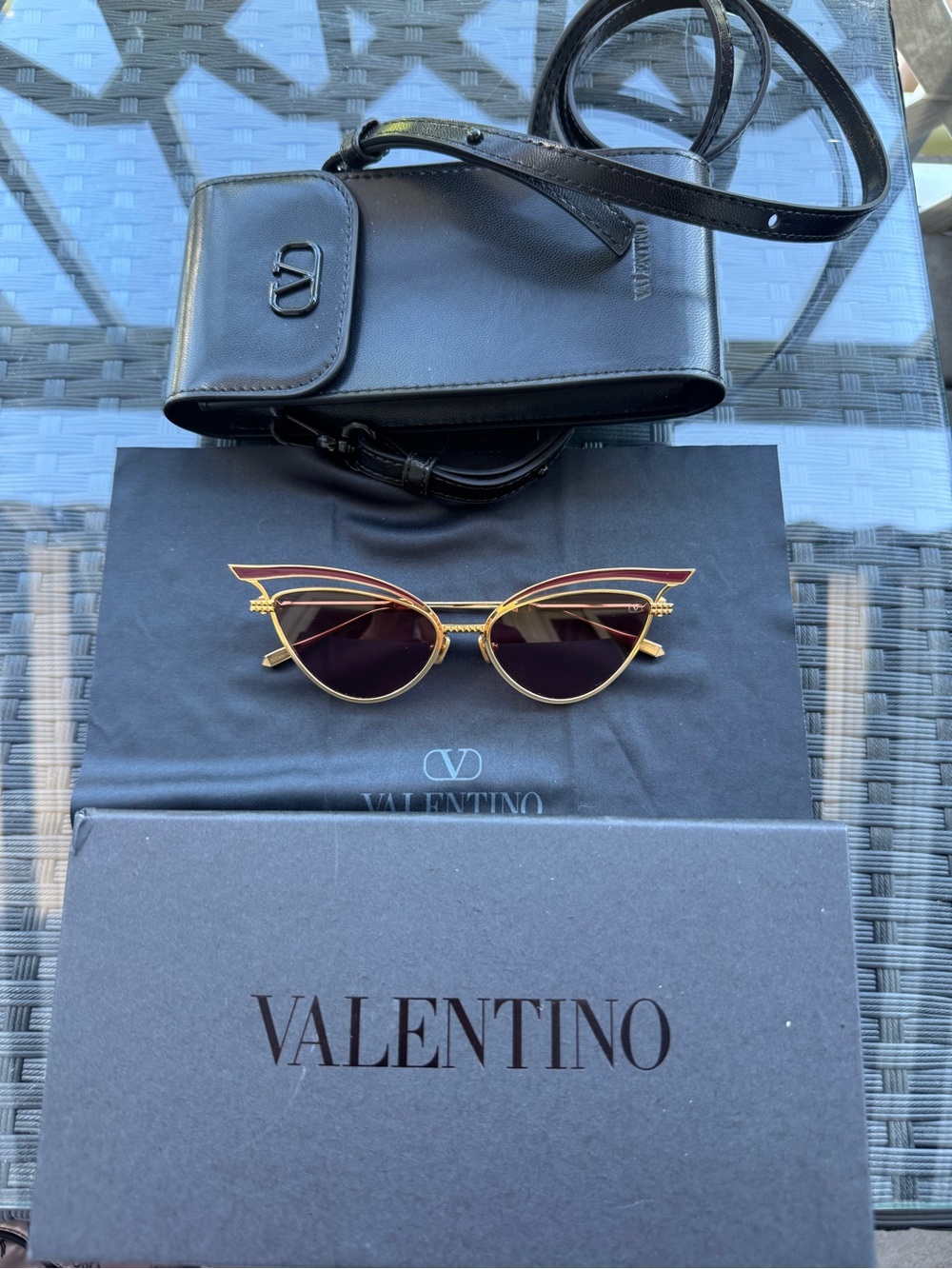 New Authentic Valentino V-Glassliner Gold VLS118-C Cat-Eye Sunglasses - Picture 2 of 11